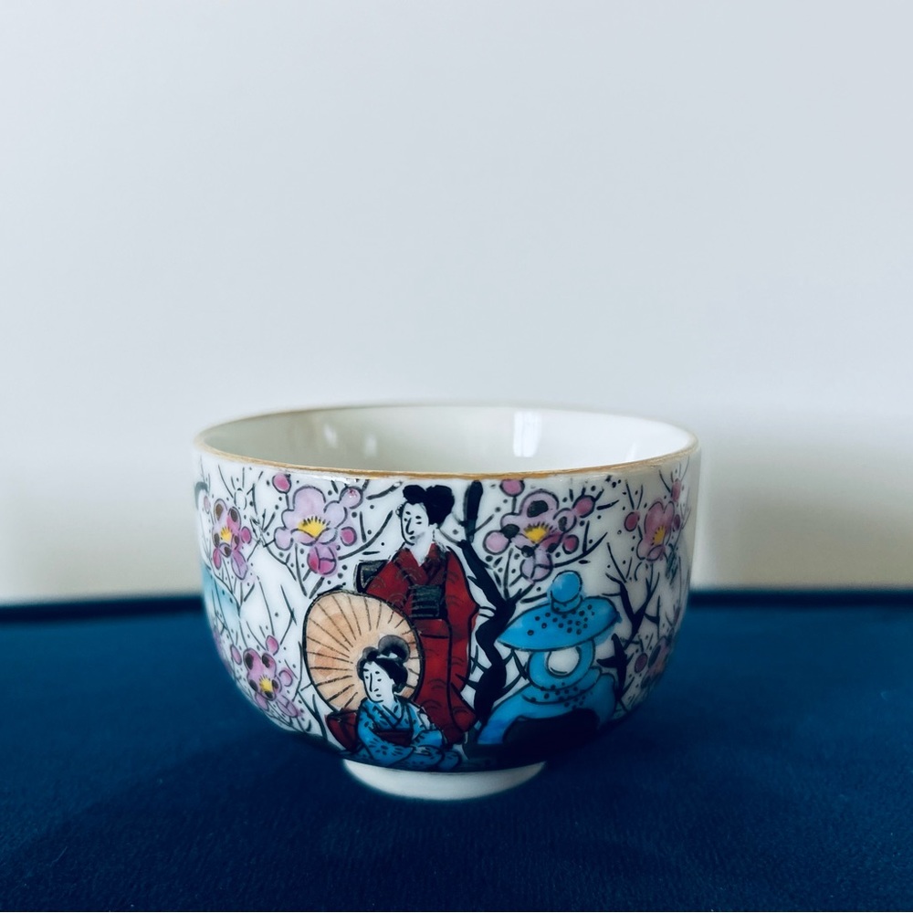 Vintage Set of 6 colorful Japanese Tea Cups - Picture 3 of 7